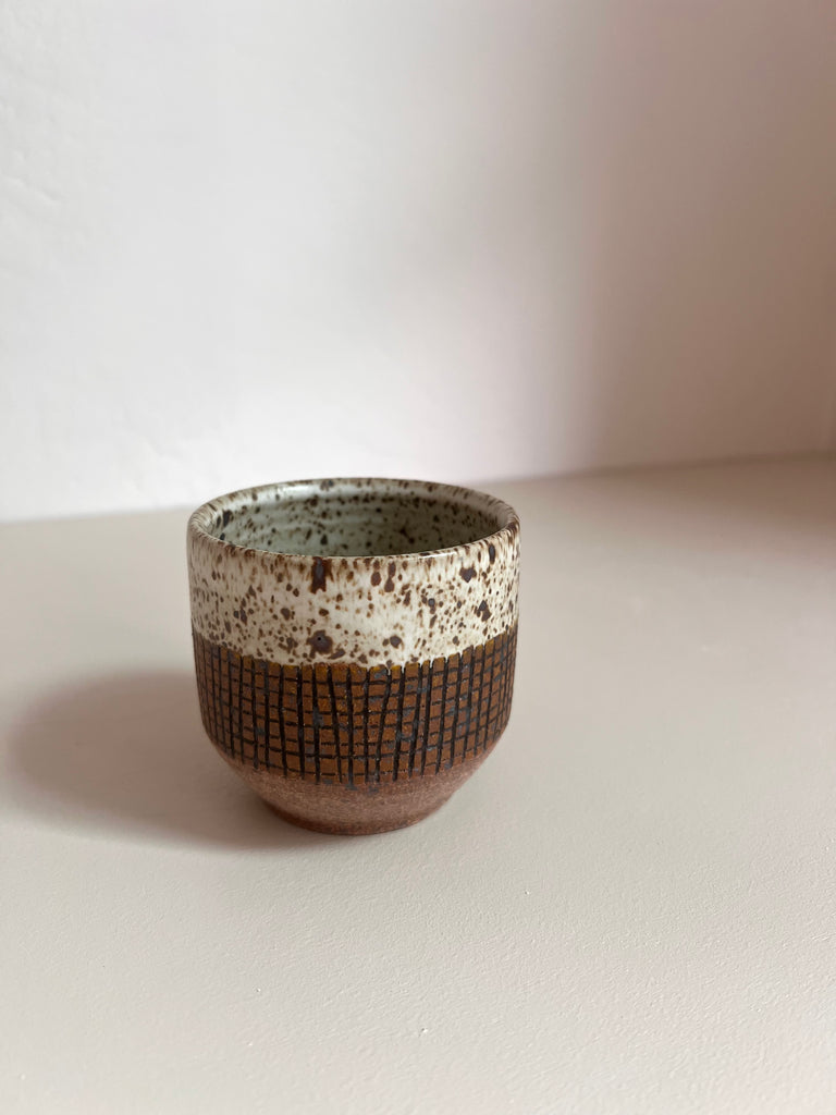 Palm Cup in Ochre Grid