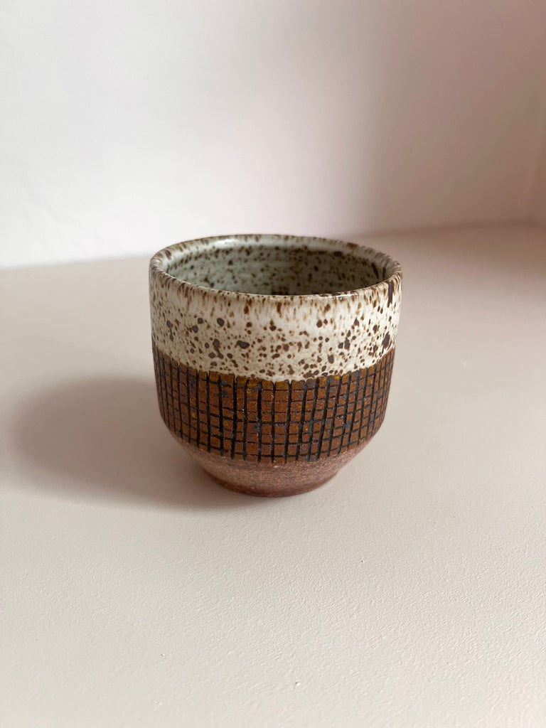 Palm Cup in Ochre Grid