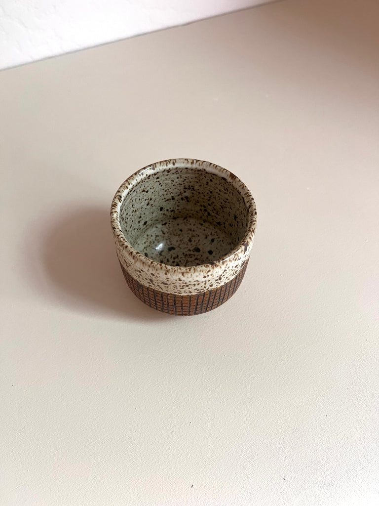 Palm Cup in Ochre Grid