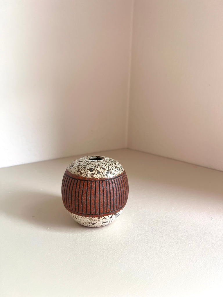 Small Orb Vase in Red with Inlay