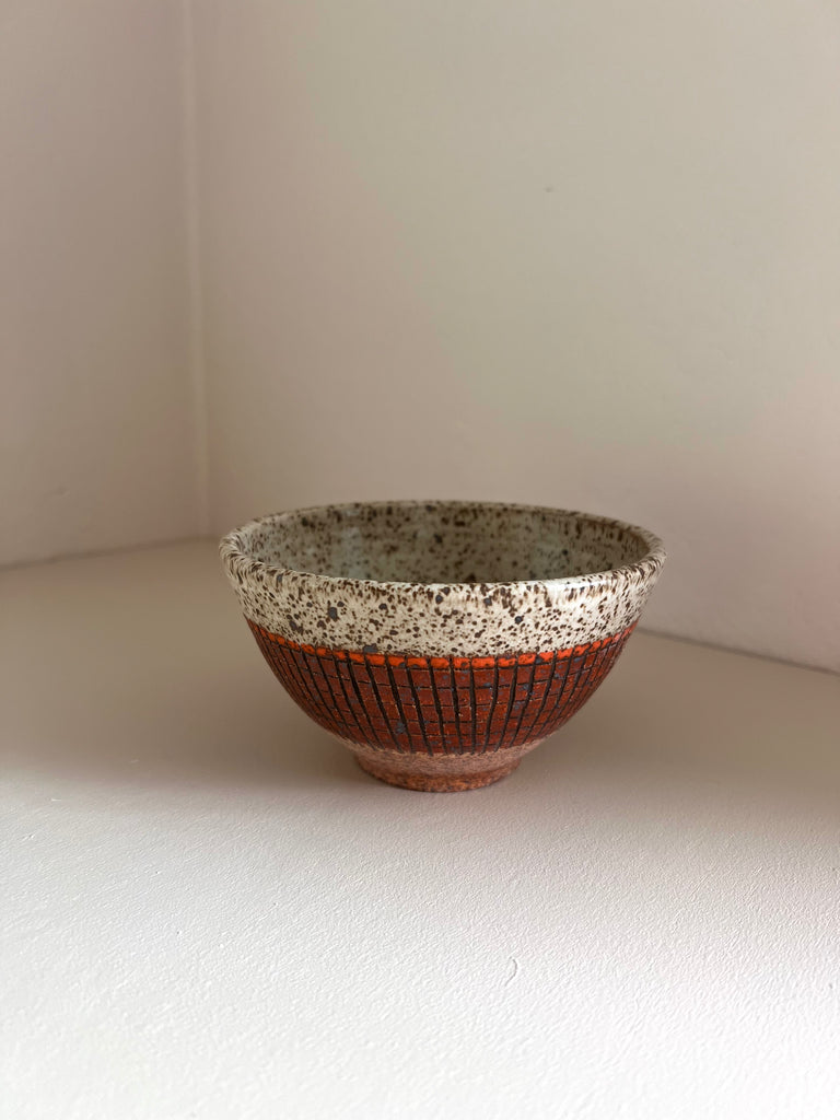 Salsa Bowl in Red Grid and dark Inlay