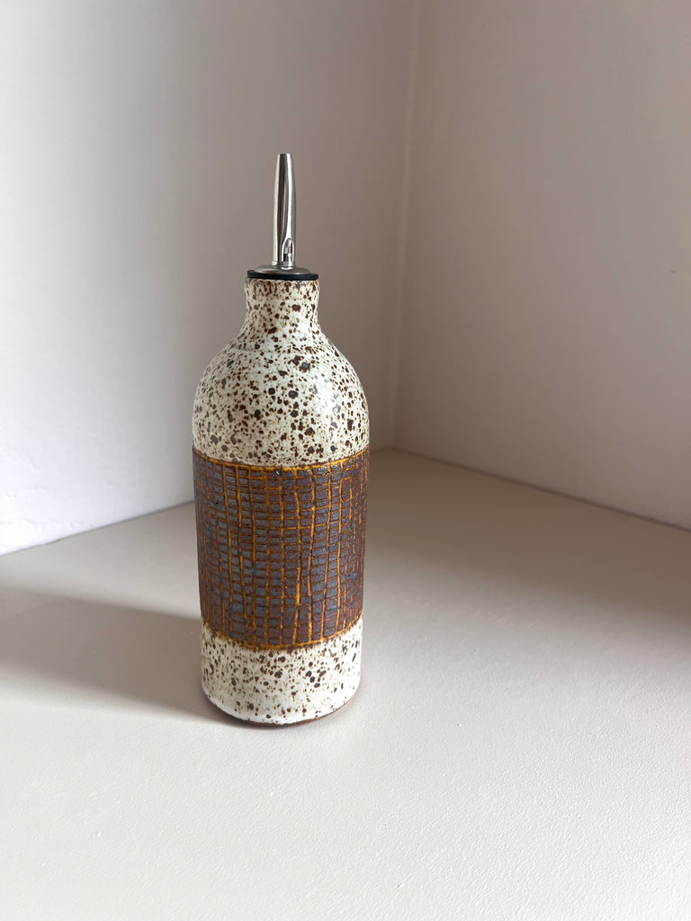 Oil Pourer in Cinnamon and Yellow Grid