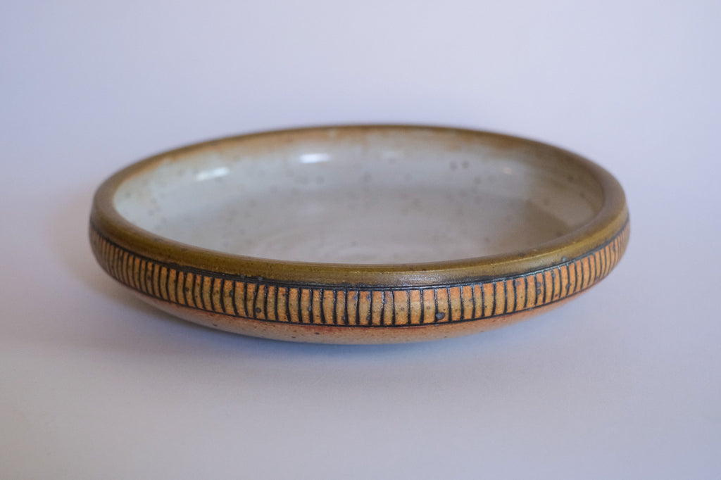 Tapas Bowl in Olive with Carving