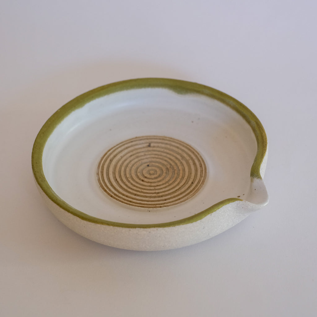 Garlic Grater Shallow Bowl in Olive