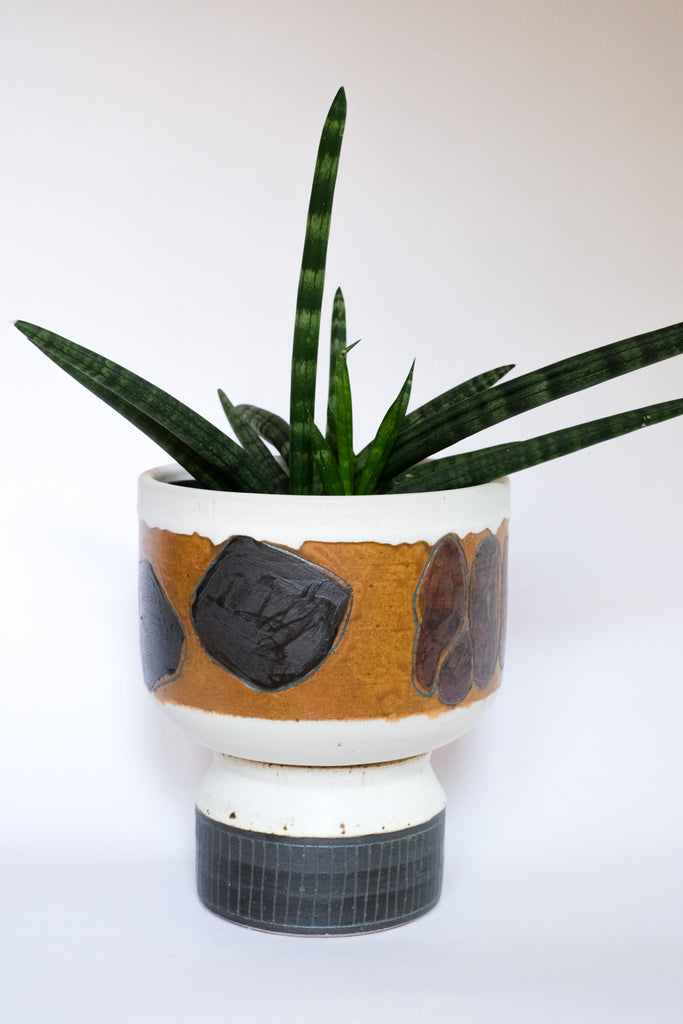 Planter in Rust and Black