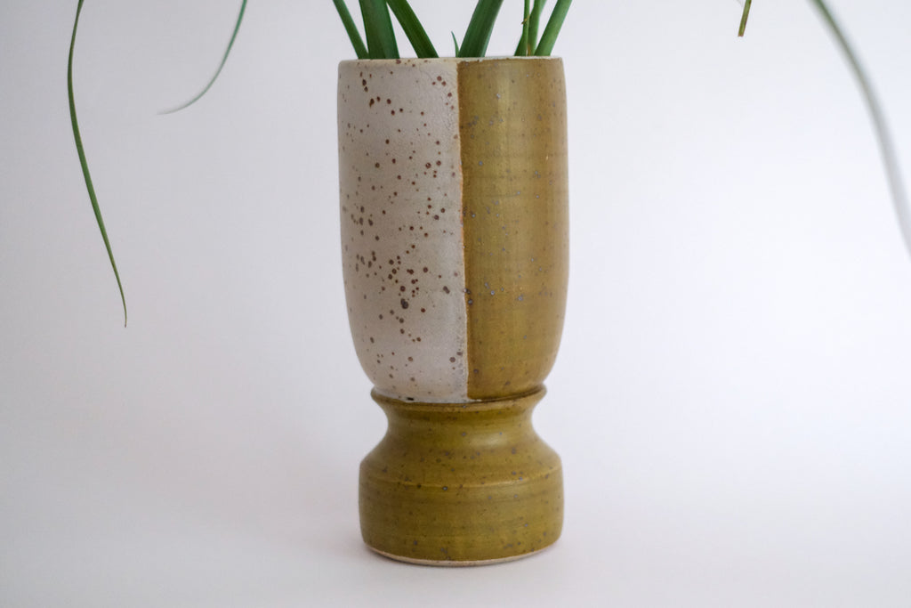 Footed Vase in Simple Style